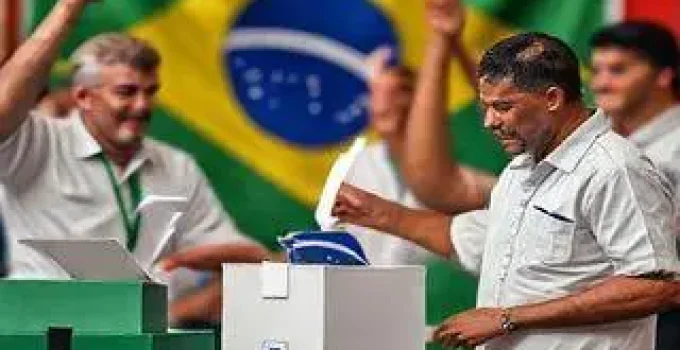 TRE-RJ multa prefeito e vice de Duque de Caxias