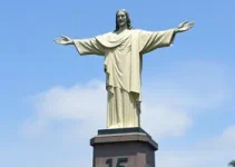 letreiro de 15 metros em homenagem a Jesus