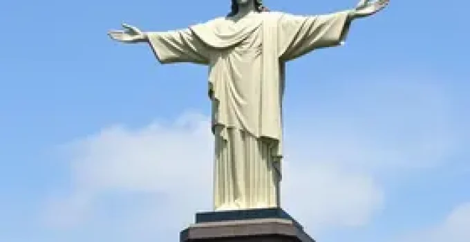 letreiro de 15 metros em homenagem a Jesus
