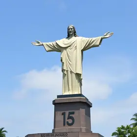 letreiro de 15 metros em homenagem a Jesus